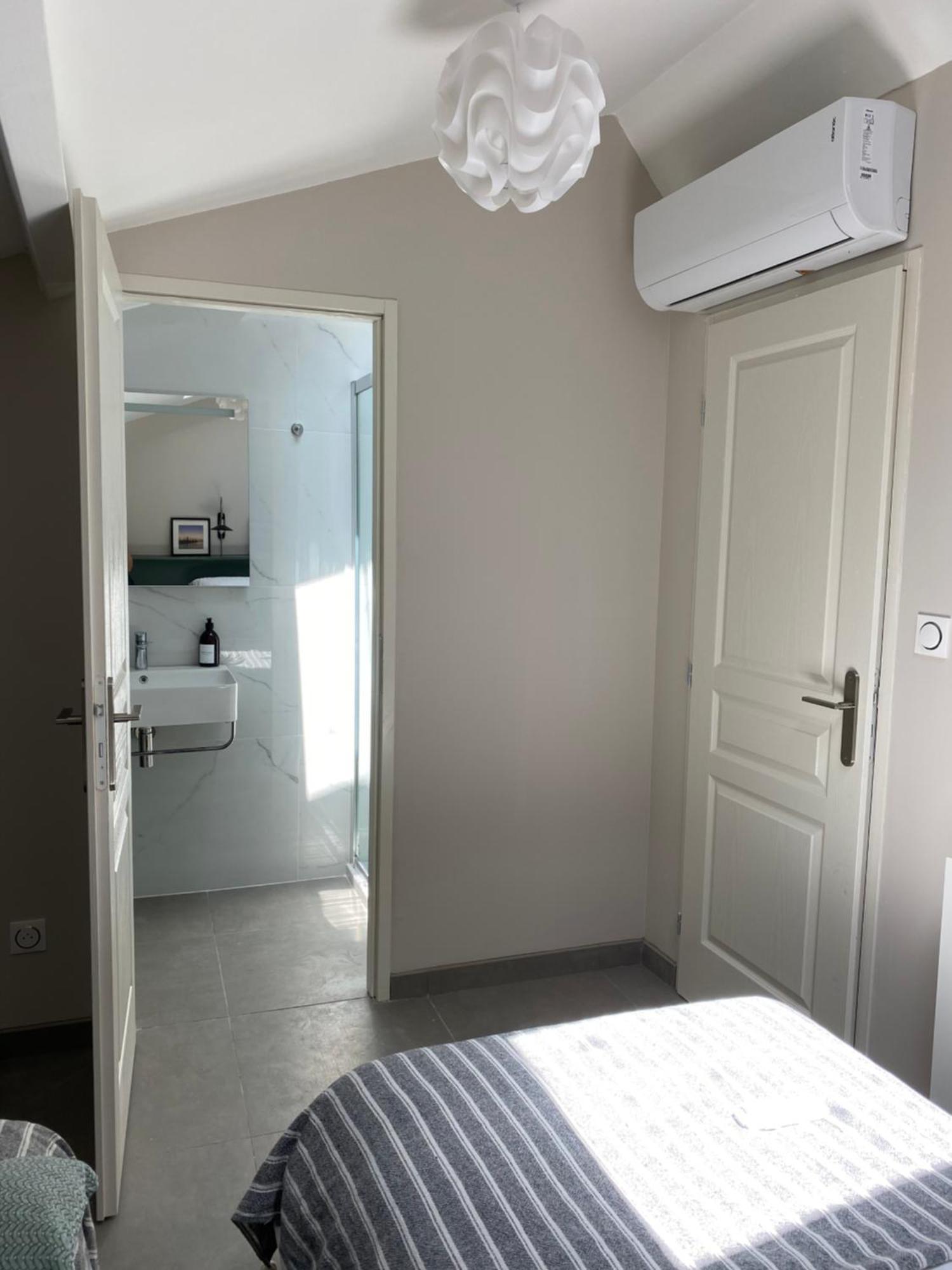Le Petit Bijou Sete, Quatre Appartements Au Centre Ville, Trois Avec Vue Canal Habitación foto