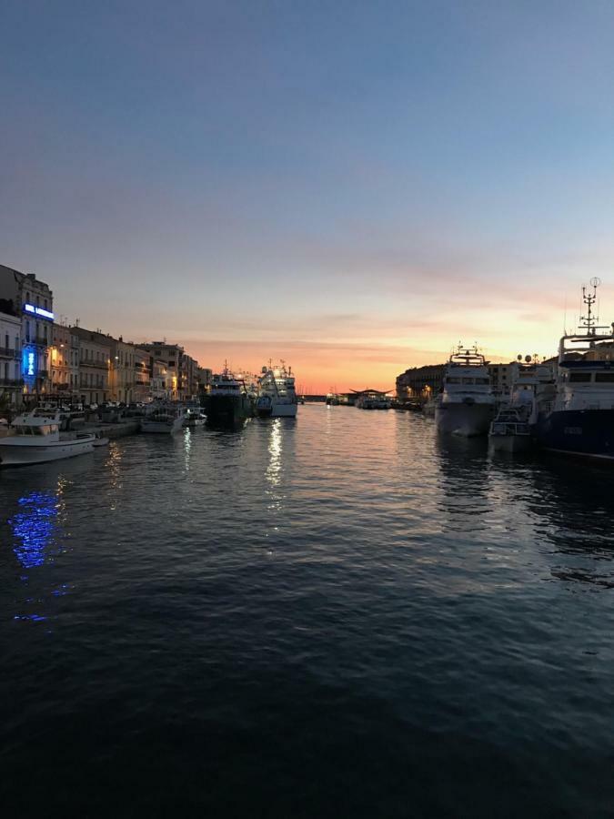 Le Petit Bijou Sete, Quatre Appartements Au Centre Ville, Trois Avec Vue Canal Exterior foto